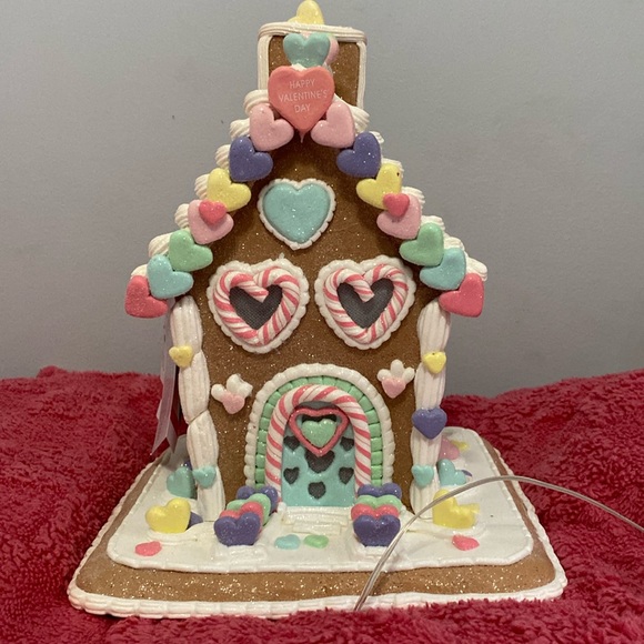 Love And Cupcakes LED  Pastel Light-up Valentines Gingerbread House NWT! - Picture 1 of 4